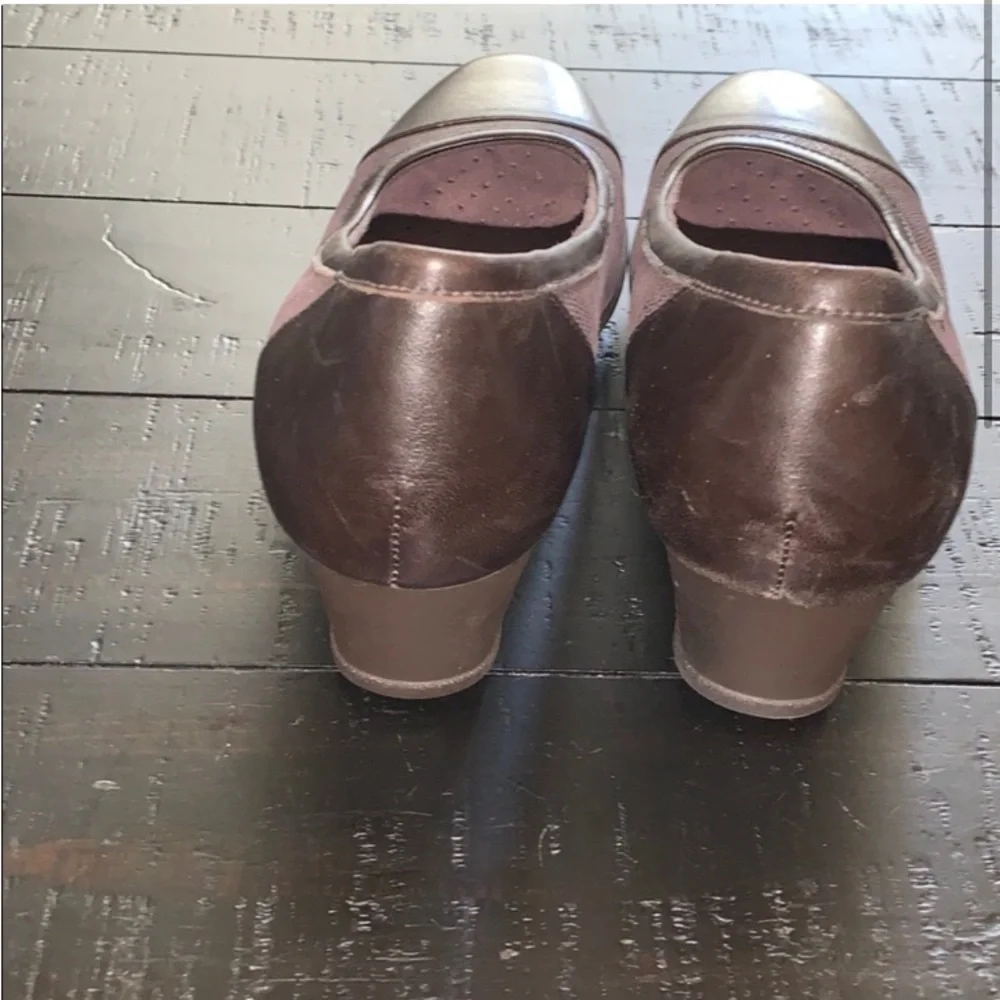 Excellent Preowned Clark’s Wedge loafers Size 10M.